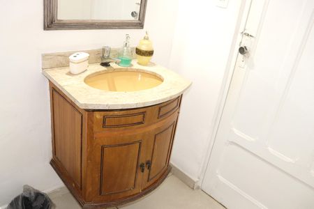 Lavabo de casa para alugar com 2 quartos, 180m² em Bela Vista, São Paulo