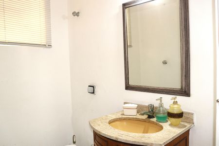 Lavabo de casa para alugar com 2 quartos, 180m² em Bela Vista, São Paulo