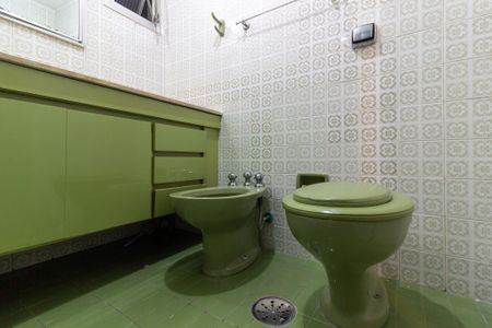 Apartamento para alugar com 100m², 2 quartos e 2 vagas Apartamento para alugar com 100m², 2 quartos e 2 vagasBanheiro