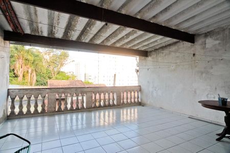 Casa para alugar com 100m², 3 quartos e 1 vaga Casa para alugar com 100m², 3 quartos e 1 vagaVaranda