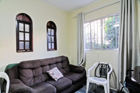 Casa para alugar com 100m², 3 quartos e 1 vaga Casa para alugar com 100m², 3 quartos e 1 vagaSala