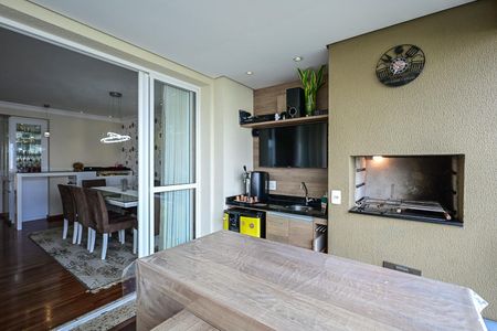 Apartamento para alugar com 221m², 3 quartos e 4 vagasVaranda