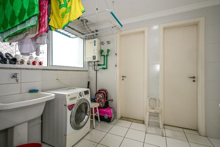 Apartamento para alugar com 221m², 3 quartos e 4 vagasÁrea de Serviço 