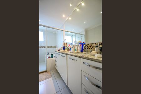 Apartamento para alugar com 221m², 3 quartos e 4 vagasBanheiro da Suíte  3