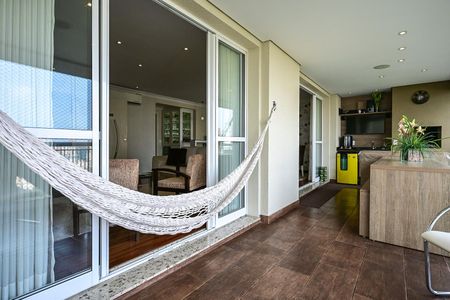 Apartamento para alugar com 221m², 3 quartos e 4 vagasVaranda