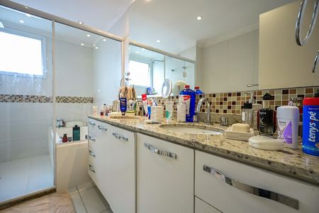 Apartamento para alugar com 221m², 3 quartos e 4 vagasBanheiro da Suíte  3