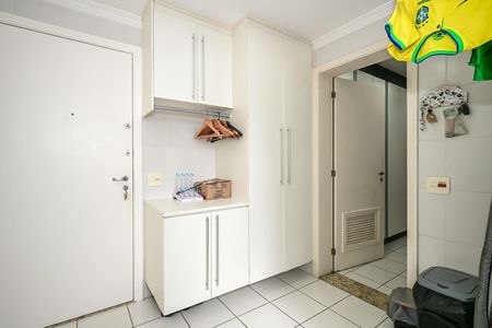 Apartamento para alugar com 221m², 3 quartos e 4 vagasÁrea de Serviço 