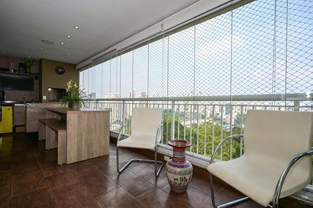 Apartamento para alugar com 221m², 3 quartos e 4 vagasVaranda