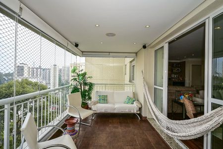 Apartamento para alugar com 221m², 3 quartos e 4 vagasVaranda