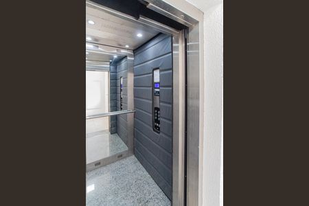 Apartamento à venda com 38m², 2 quartos e sem vaga Apartamento à venda com 38m², 2 quartos e sem vagaElevador