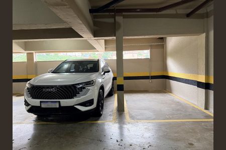 Apartamento à venda com 133m², 3 quartos e 3 vagas Apartamento à venda com 133m², 3 quartos e 3 vagasEstacionamento