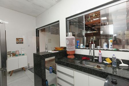 Casa à venda com 180m², 3 quartos e 5 vagas