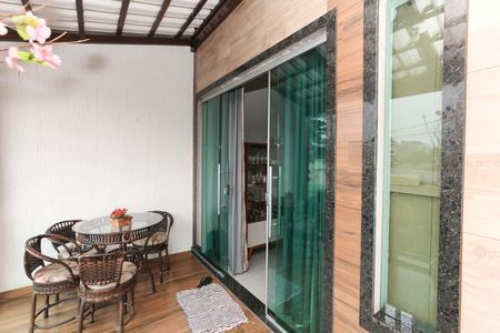 Casa à venda com 180m², 3 quartos e 5 vagas
