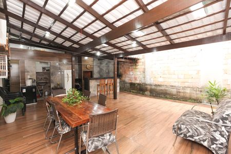 Casa à venda com 180m², 3 quartos e 5 vagas