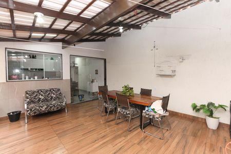 Casa à venda com 180m², 3 quartos e 5 vagas