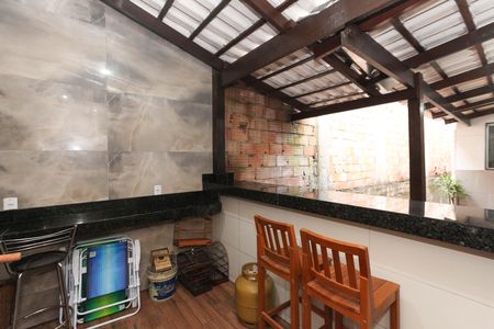 Casa à venda com 180m², 3 quartos e 5 vagas