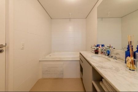 Apartamento para alugar com 207m², 4 quartos e 3 vagasBanheiro 3