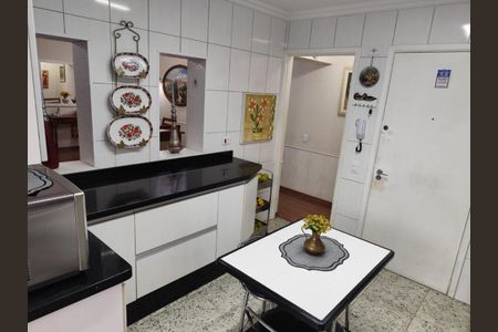 Apartamento à venda com 79m², 2 quartos e 2 vagasCOZINHA