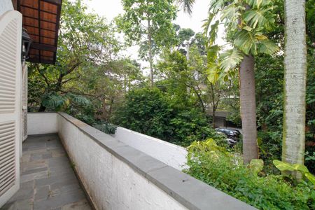 Casa para alugar com 875m², 4 quartos e 4 vagas Casa para alugar com 875m², 4 quartos e 4 vagasVaranda do Quarto 1 e 2