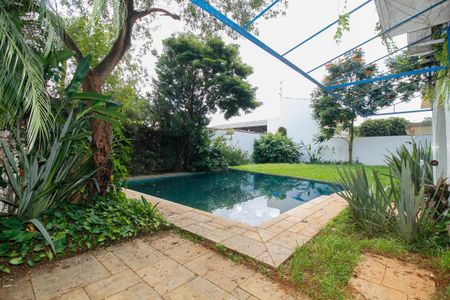 Casa para alugar com 875m², 4 quartos e 4 vagas Casa para alugar com 875m², 4 quartos e 4 vagasPiscina