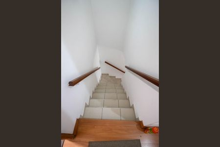 Casa à venda com 164m², 3 quartos e 2 vagasEscada