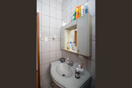 Casa à venda com 164m², 3 quartos e 2 vagasBanheiro 