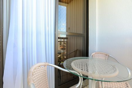 Apartamento para alugar com 67m², 2 quartos e 1 vagaSacada