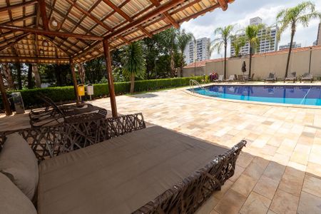 Apartamento à venda com 133m², 3 quartos e 2 vagas Apartamento à venda com 133m², 3 quartos e 2 vagasÁrea comum - Piscina