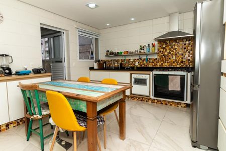 Apartamento à venda com 133m², 3 quartos e 2 vagas Apartamento à venda com 133m², 3 quartos e 2 vagasCozinha