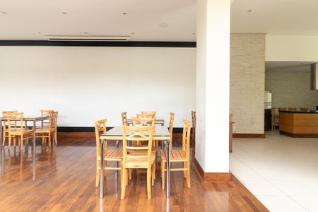 Apartamento à venda com 133m², 3 quartos e 2 vagas Apartamento à venda com 133m², 3 quartos e 2 vagasÁrea comum - Salão de festas Adulto