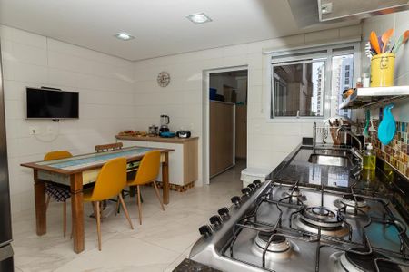 Apartamento à venda com 133m², 3 quartos e 2 vagas Apartamento à venda com 133m², 3 quartos e 2 vagasCozinha