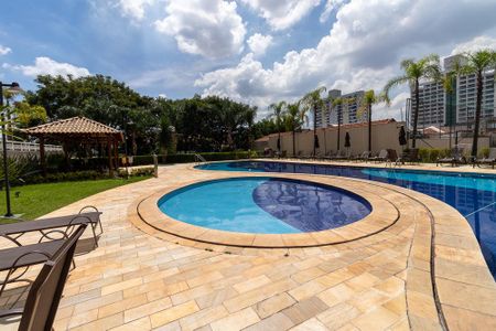 Apartamento à venda com 133m², 3 quartos e 2 vagas Apartamento à venda com 133m², 3 quartos e 2 vagasÁrea comum - Piscina