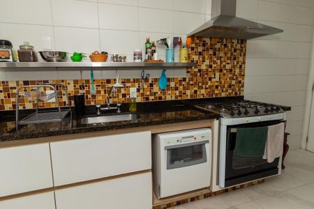 Apartamento à venda com 133m², 3 quartos e 2 vagas Apartamento à venda com 133m², 3 quartos e 2 vagasCozinha
