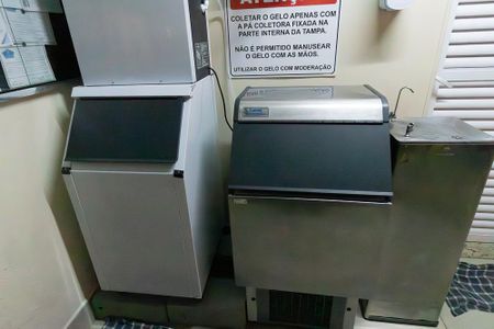 Apartamento à venda com 133m², 3 quartos e 2 vagas Apartamento à venda com 133m², 3 quartos e 2 vagasÁrea comum - Máquina de Gelo