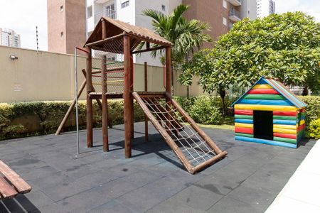 Apartamento à venda com 133m², 3 quartos e 2 vagas Apartamento à venda com 133m², 3 quartos e 2 vagasÁrea comum - Playground