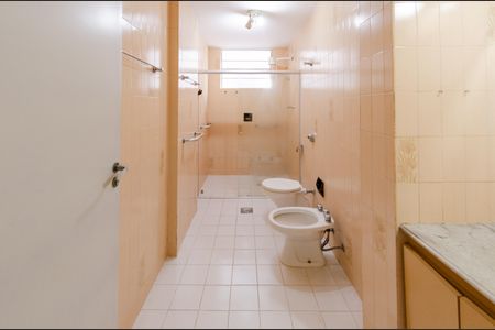 Apartamento para alugar com 122m², 3 quartos e 1 vaga Apartamento para alugar com 122m², 3 quartos e 1 vagaBanheiro social