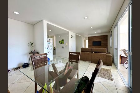 Apartamento à venda com 114m², 3 quartos e 2 vagas Apartamento à venda com 114m², 3 quartos e 2 vagasSala