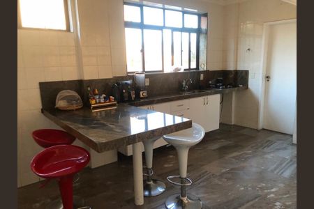 Apartamento à venda com 230m², 4 quartos e 2 vagas