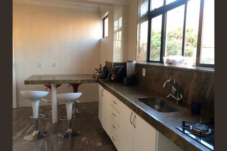 Apartamento à venda com 230m², 4 quartos e 2 vagas