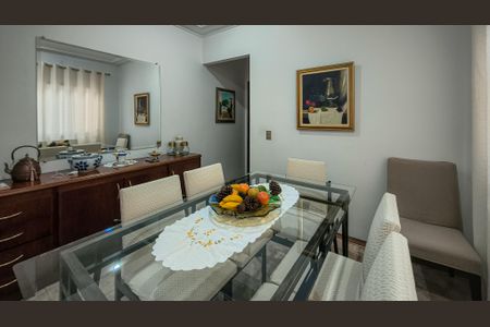 Casa à venda com 260m², 3 quartos e 2 vagasSala