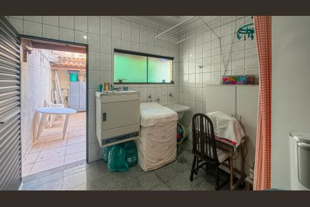 Casa à venda com 260m², 3 quartos e 2 vagasÁrea de Serviço