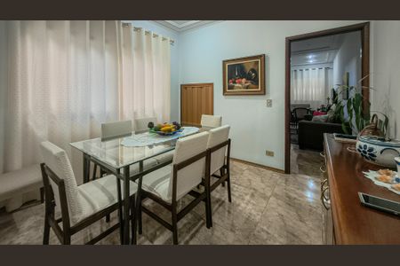 Casa à venda com 260m², 3 quartos e 2 vagasSala