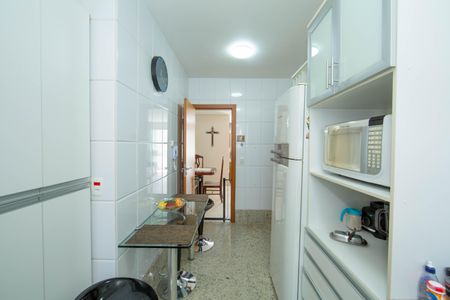 Apartamento à venda com 128m², 4 quartos e 2 vagasCOZINHA