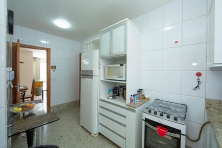 Apartamento à venda com 128m², 4 quartos e 2 vagasCOZINHA