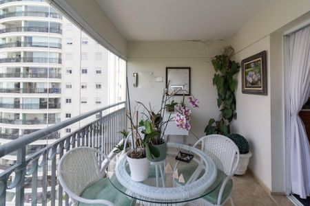 Apartamento à venda com 120m², 3 quartos e 2 vagas Apartamento à venda com 120m², 3 quartos e 2 vagasVaranda da Sala