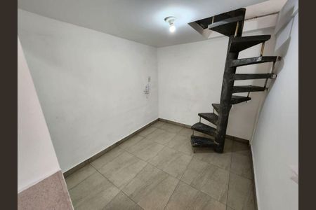 Casa à venda com 240m², 2 quartos e 2 vagas Casa à venda com 240m², 2 quartos e 2 vagasÁrea Comum
