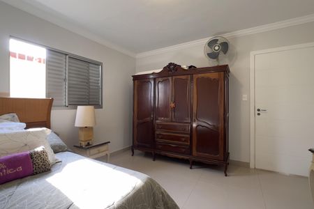 Casa à venda com 229m², 3 quartos e 2 vagasQuarto 2
