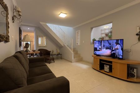 Casa à venda com 229m², 3 quartos e 2 vagasSala
