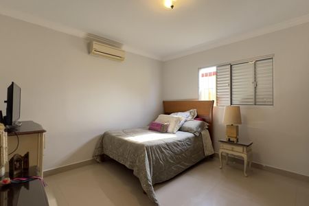 Casa à venda com 229m², 3 quartos e 2 vagasQuarto 2