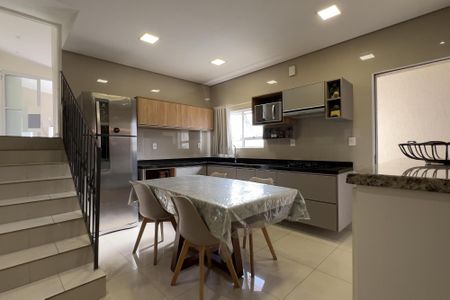 Casa à venda com 229m², 3 quartos e 2 vagasCozinha